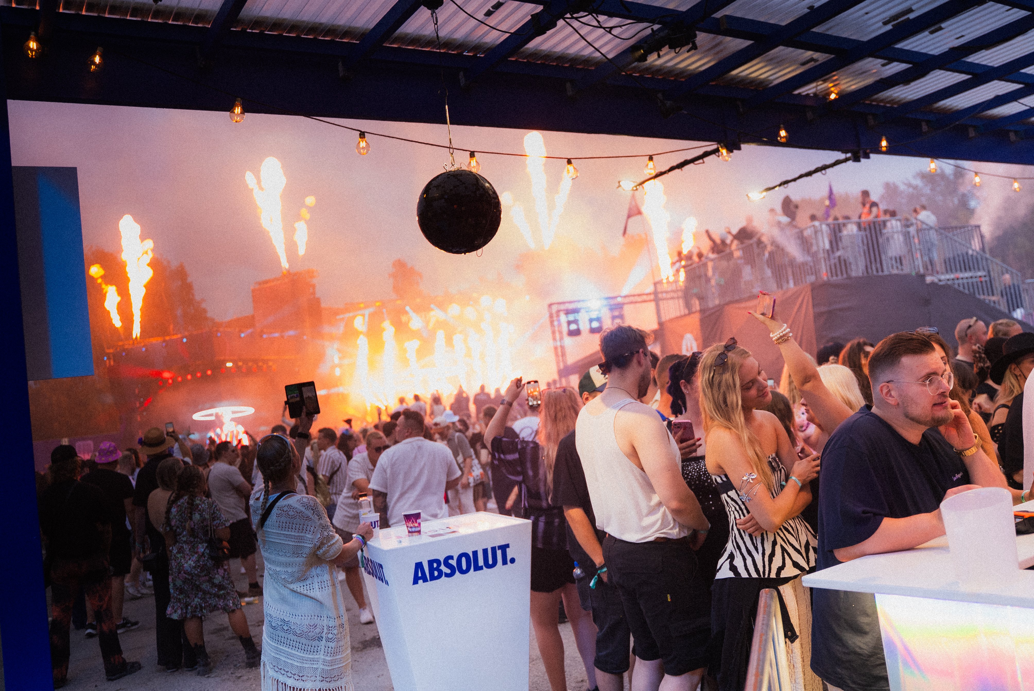 WaveCrest-Pernod Ricard-Absolut-Weekend Festival-2025-1-21