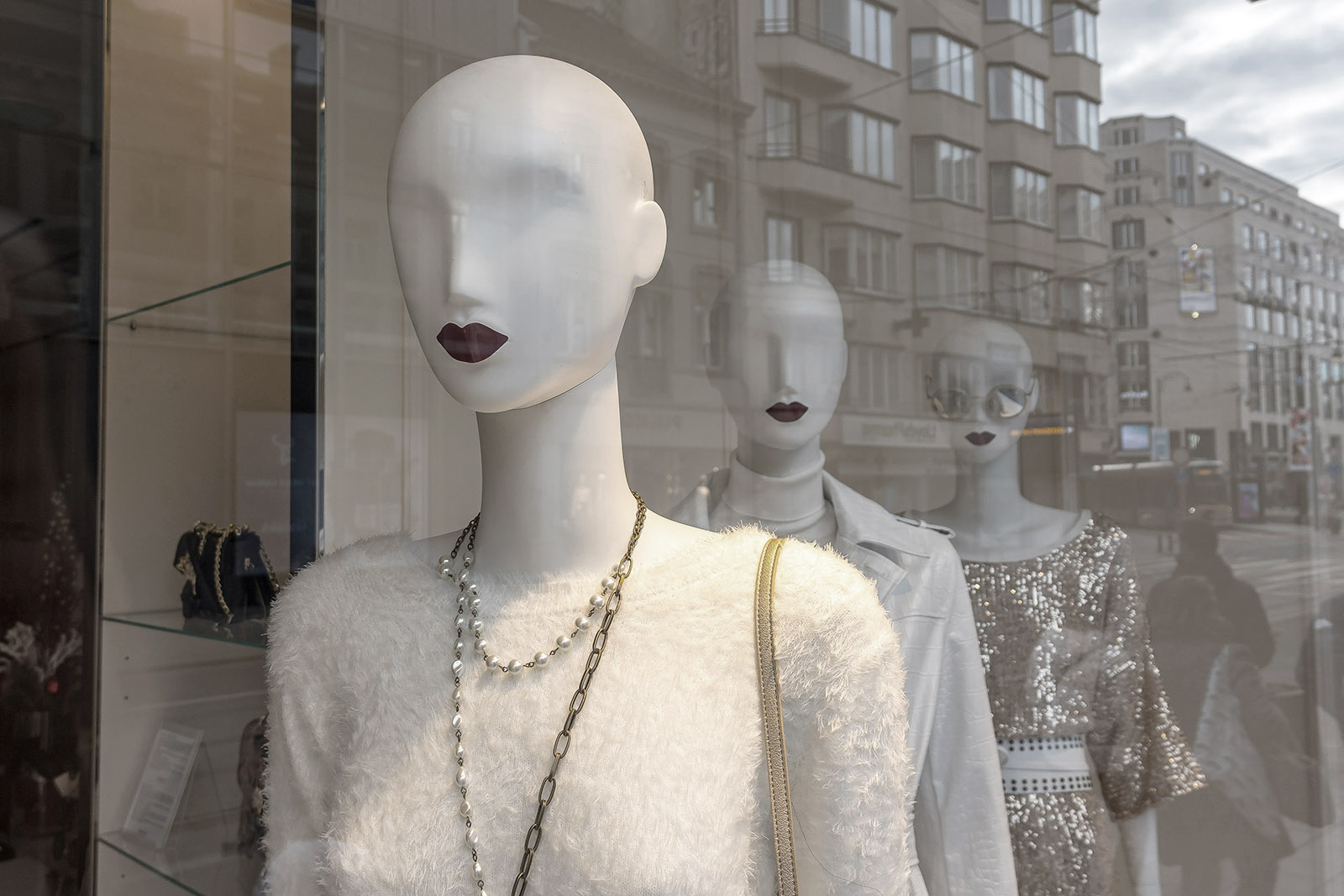 Turninng Consumer Interest Into Shopping